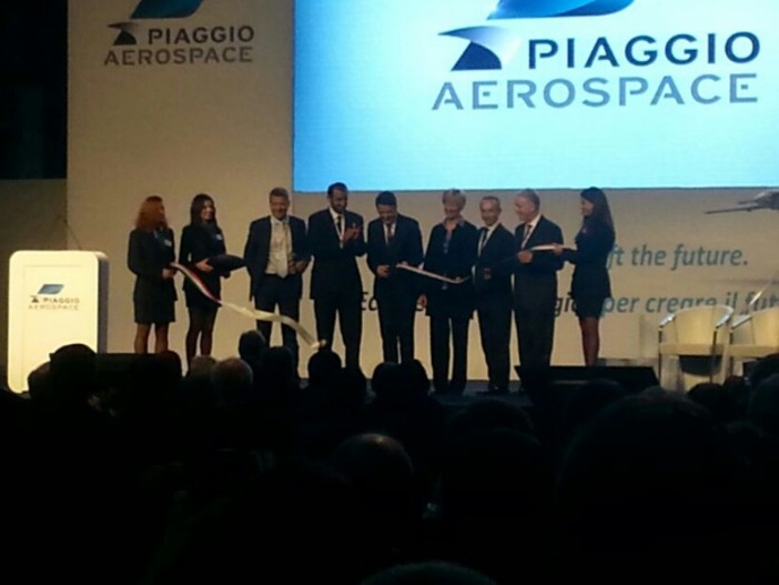 Renzi inaugura la nuova Piaggio: "Avete sempre immaginato il futuro prima degli altri" Renzi inaugura la nuova Piaggio: "Avete sempre immaginato il futuro prima degli altri"