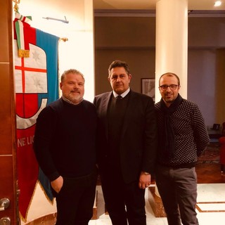 Toti a Varazze incontra i forzisti e appoggia Bozzano, la risposta: &quot;Non ci stiamo, bisogna ascoltare la base&quot;