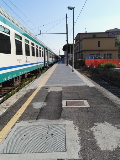 Stazione di Albenga, i pendolari sottolineano: &quot;Disagi sul primo binario nonostante i lavori da poco terminati&quot;