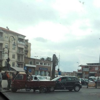 Tamponamento in Piazza del Popolo ad Albenga