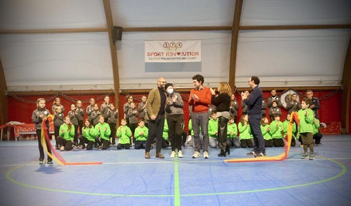 Millesimo, collaudo finale per il tendone del pattinaggio e tennis: conclusi i lavori di riqualificazione