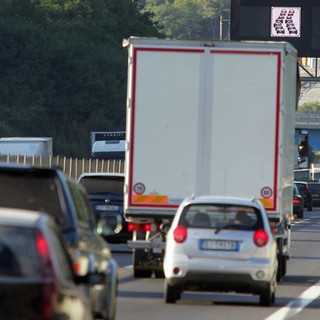 Camion sbanda sulla A10 a Varazze: riaperta l'autostrada