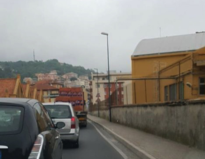 Traffico intenso in centro a Finale: il problema sta diventando costante Traffico intenso in centro a Finale: il problema sta diventando costante