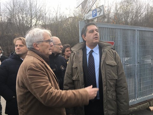 Impianti sportivi danneggiati dal maltempo: il presidente Toti e il capo della Protezione Civile Curcio in visita a Cengio (VIDEO) Impianti sportivi danneggiati dal maltempo: il presidente Toti e il capo della Protezione Civile Curcio in visita a Cengio (VIDEO)