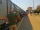 Incendio lungo la ferrovia a Trofarello blocca tutti i treni per la Liguria: convogli fermi per ore sotto il sole