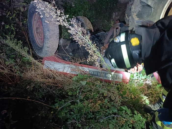 Drammatico incidente agricolo a Stellanello, muore un uomo schiacciato dal trattore