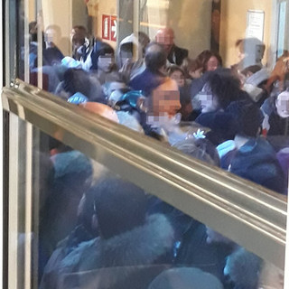 "Pagare il biglietto del treno per fare due ore di viaggio inscatolati come sardine!"