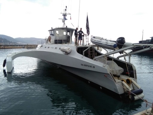 Il trimarano "Brigitte Bardot" è arrivato al porto di Loano Il trimarano "Brigitte Bardot" è arrivato al porto di Loano