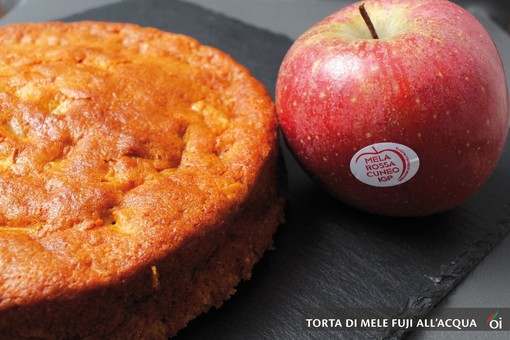 I mercoledìVeg di Ortofruit: oggi prepariamo la deliziosa torta di mele Fuji all'acqua