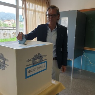 Ballottaggio Albenga: il candidato sindaco Riccardo Tomatis ha votato