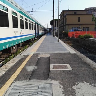 Stazione di Albenga, i pendolari sottolineano: "Disagi sul primo binario nonostante i lavori da poco terminati" Stazione di Albenga, i pendolari sottolineano: "Disagi sul primo binario nonostante i lavori da poco terminati"