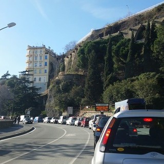 Tirreno Power: il corteo blocca il traffico di Savona