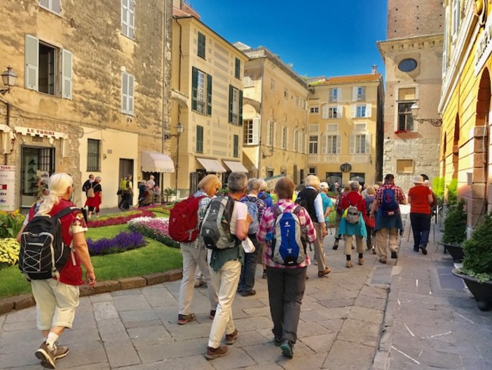 Albenga, Ciangherotti (FI): "Insieme ai croceristi anche l'accattonaggio rom diffuso" Albenga, Ciangherotti (FI): "Insieme ai croceristi anche l'accattonaggio rom diffuso"
