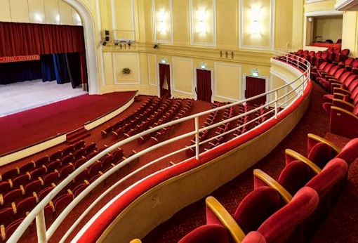 Il fascino della musica napoletana al Casinò di Sanremo: Renzo Arbore e Peppe Barra per il Premio Roberto Murolo Il fascino della musica napoletana al Casinò di Sanremo: Renzo Arbore e Peppe Barra per il Premio Roberto Murolo