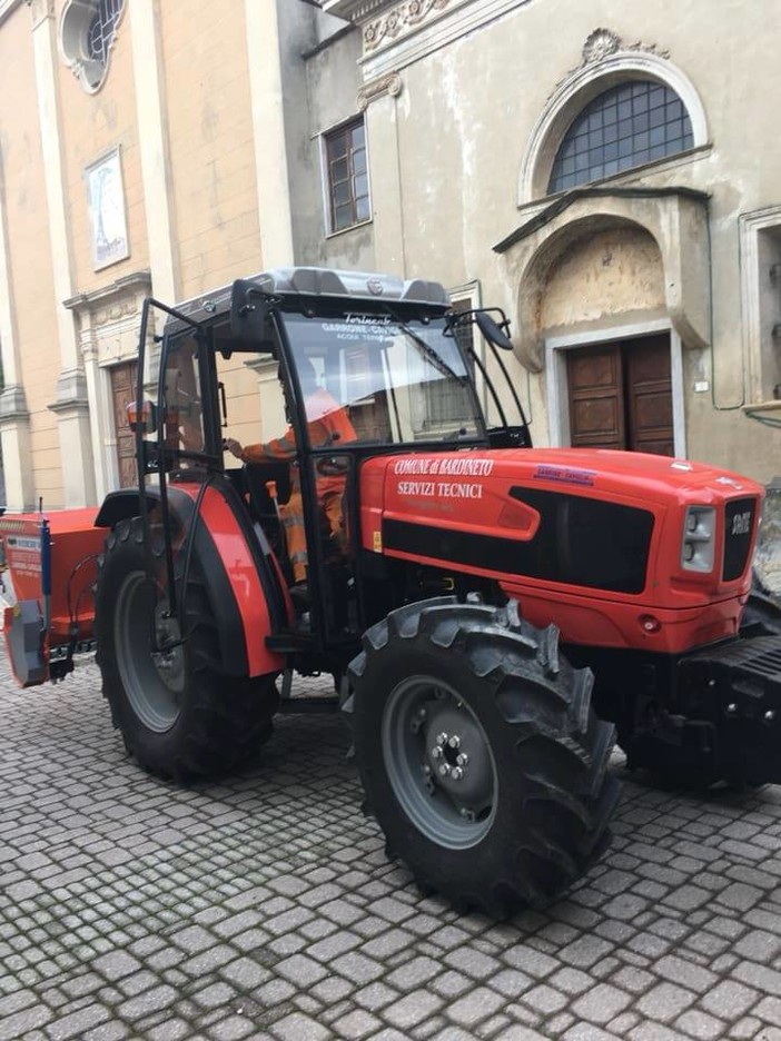 Primi freddi: arriva un mezzo spargisale nuovo per Bardineto Primi freddi: arriva un mezzo spargisale nuovo per Bardineto