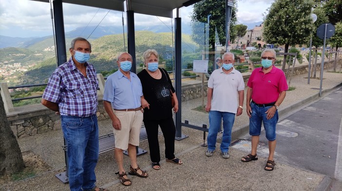 Verezzi, è tornata al suo posto la targa in memoria di Angelo "Ninnu" Maglio (FOTO)