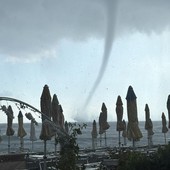Tromba marina al largo di Varazze: le immagini del fenomeno nel mare varazzino