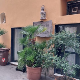 Sfornata l'ultima farinata a "La Nicchia", chiude la storica trattoria di Albissola