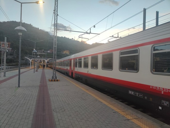 Treni, da domenica 9 giugno potenziato il servizio in Liguria fino a metà settembre Treni, da domenica 9 giugno potenziato il servizio in Liguria fino a metà settembre