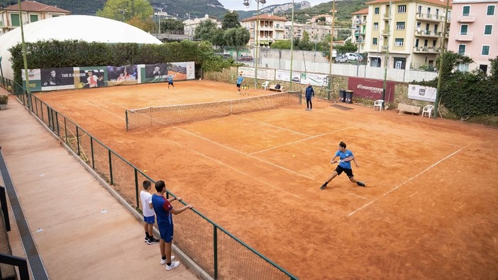 Finale, nuova convenzione per il tennis di Pia: lavori di ammodernamento e una struttura sempre più "aperta" ai finalesi e alle scuole