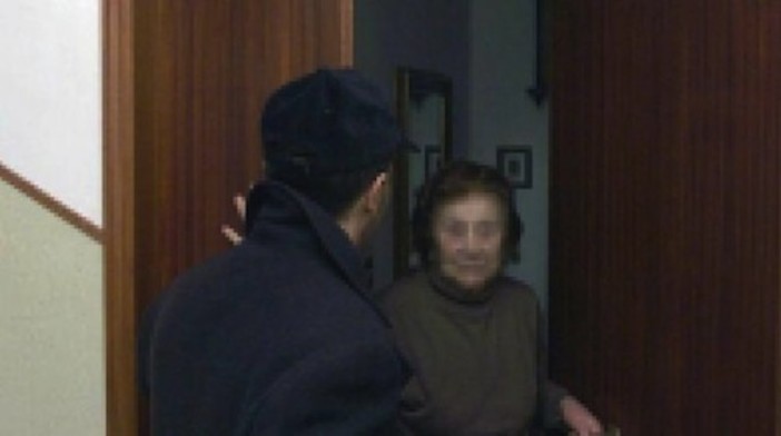 Al fresco ci finiscono i gioielli e non i ladri: truffata una coppia a Pietra Ligure