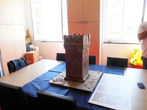 Savona, la Torretta restaurata torna sul fondo del mare
