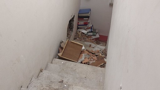 Entrano nell'archivio comunale, bucano un muro e si intrufolano in banca: tentato furto a Varazze Entrano nell'archivio comunale, bucano un muro e si intrufolano in banca: tentato furto a Varazze