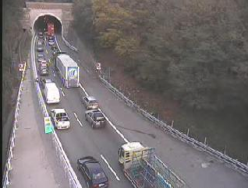 A6: traffico bloccato per incidente A6: traffico bloccato per incidente