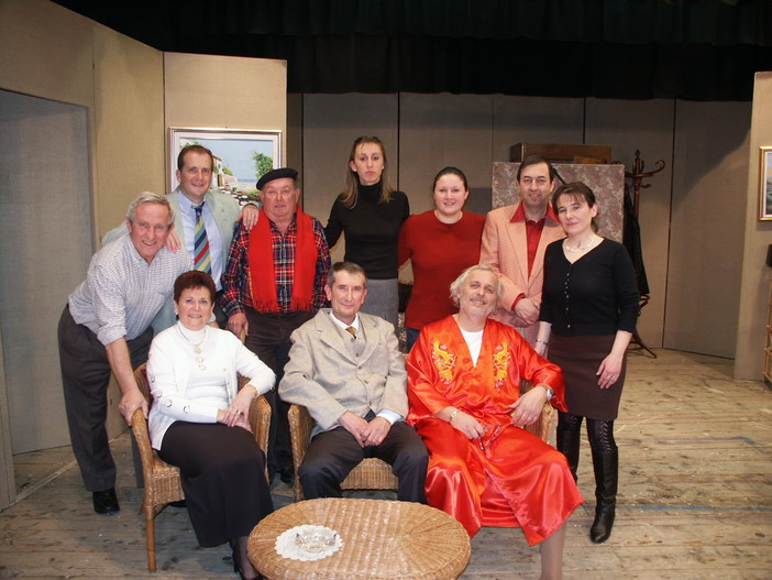 Sabato in scena “Na fetta de torta paradiso” al teatro Jolly di Cengio