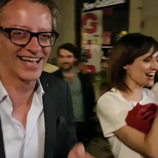 Albenga, il nuovo sindaco Riccardo Tomatis festeggia in piazza (FOTO e VIDEO) Albenga, il nuovo sindaco Riccardo Tomatis festeggia in piazza (FOTO e VIDEO)