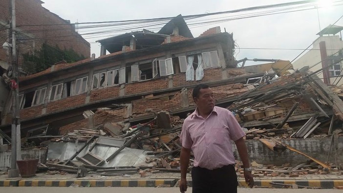Un goal per il Nepal: i comici di Zelig e Colorado Cafè in campo a Noli per aiutare i terremotati Un goal per il Nepal: i comici di Zelig e Colorado Cafè in campo a Noli per aiutare i terremotati