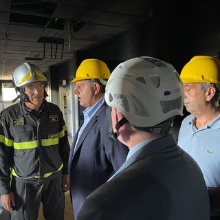 Incendio al Santa Corona, i vertici della sanità regionale in sopralluogo. Toti: "Cause? Probabile il dolo, nel caso lo accerterà la Magistratura" (FOTO e VIDEO)