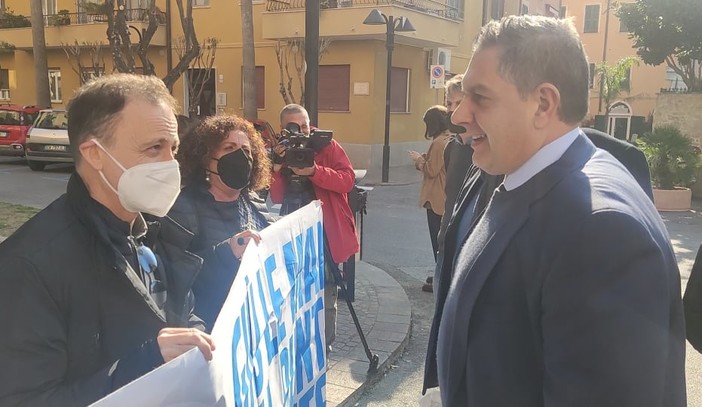 Punto nascite del Santa Corona, Toti incontra il comitato: "Legato alla rete di pediatria del Gaslini, riaprirà" (FOTO e VIDEO)