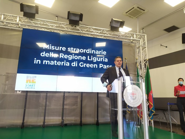 Green pass, Toti firma un'ordinanza: "Tampone gratuito per chi ha fatto la prima dose" (VIDEO) Green pass, Toti firma un'ordinanza: "Tampone gratuito per chi ha fatto la prima dose" (VIDEO)