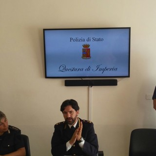 La Polizia smaschera la truffa degli estintori: arrestato ad Albenga un 59enne