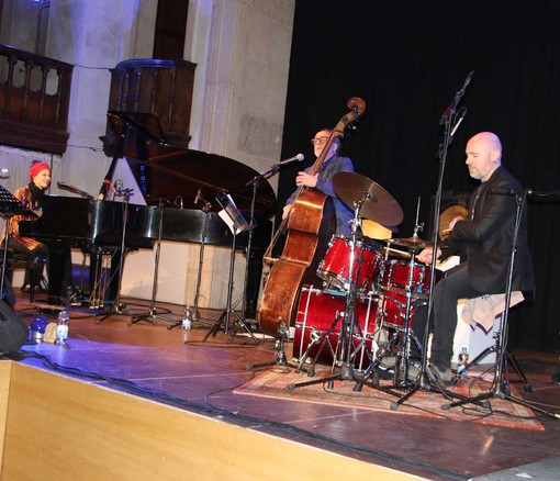 Ad Alassio applausi per il jazz dell'Olivia Trummer Trio con Fabrizio Bosso (FOTO)