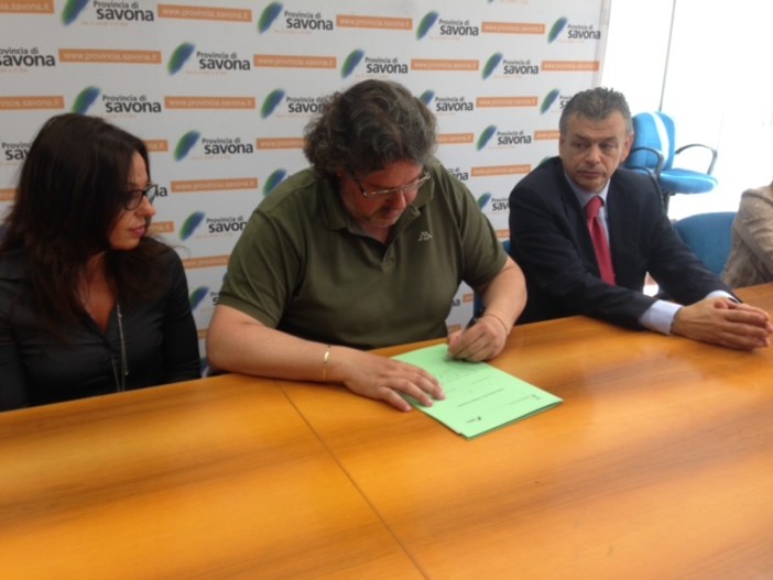 Tpl, c'è l'accordo: la Provincia firma la proroga di 12 mesi Tpl, c'è l'accordo: la Provincia firma la proroga di 12 mesi