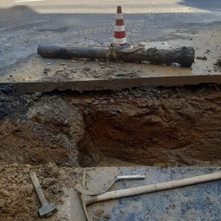 Varazze, si rompe un tubo tra via Carattino e via Malocello: attività e privati senza acqua AGG: Ripristinato, nuovo guasto in via IV Novembre (FOTO) Varazze, si rompe un tubo tra via Carattino e via Malocello: attività e privati senza acqua AGG: Ripristinato, nuovo guasto in via IV Novembre (FOTO)
