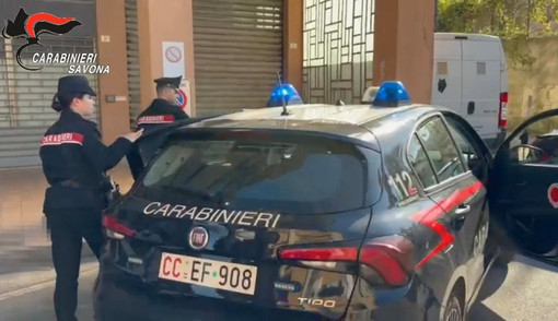 “Suo marito ha fatto un incidente”: raggira la donna con la truffa del finto carabiniere e si fa consegnare gli ori: arrestato