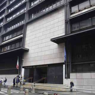 Festini a base di droga e sesso con escort, spunta anche il nome di Alessandro Piana Festini a base di droga e sesso con escort, spunta anche il nome di Alessandro Piana