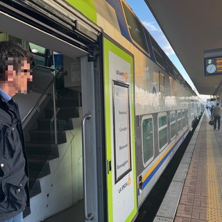 Loano, camion danneggia il passaggio a livello: disagi alla viabilità ferroviaria