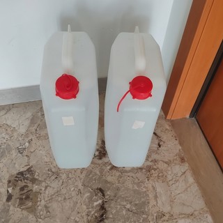 Acqua non potabile a Pietra Ligure, operative le autobotti: tre punti di erogazione attivi ventiquattr'ore Acqua non potabile a Pietra Ligure, operative le autobotti: tre punti di erogazione attivi ventiquattr'ore