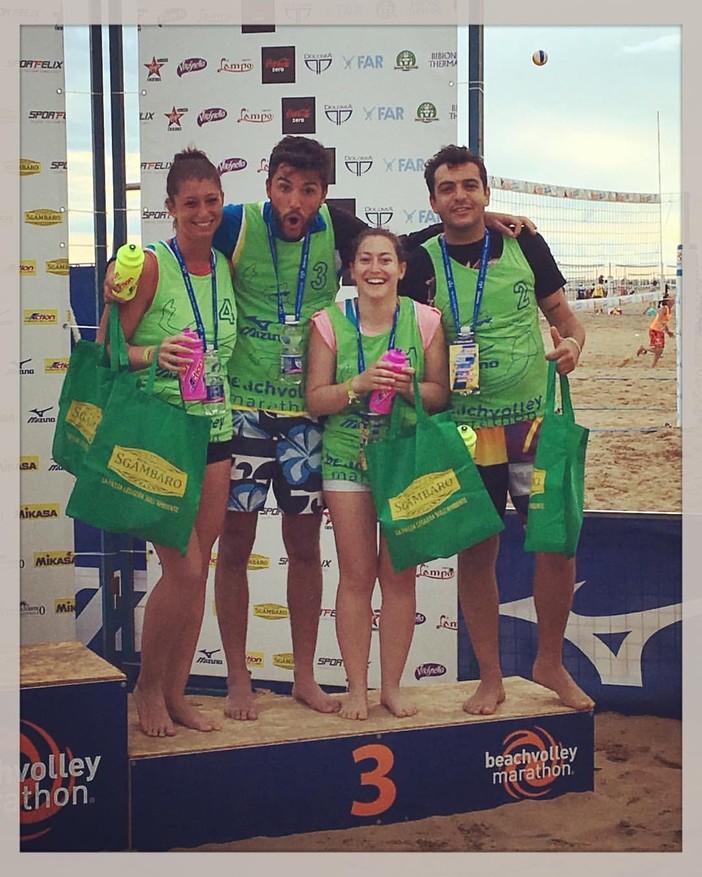 Tomatis, Conte, Calzamiglia e Caraglio, terzi classificati al Mizuno Beach Volley Marathon di Bibione 2016