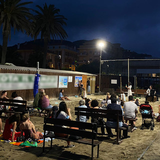 Arte e pedagogia si mischiano in riva al mare a Finale col teatro per i più piccoli