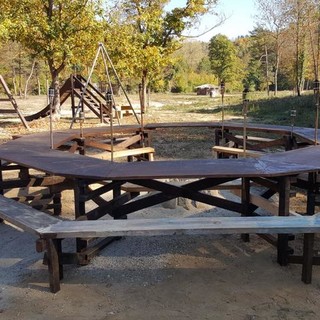 Roccavignale, un "tavolo dell'amicizia" lungo il fiume Zemola (FOTO) Roccavignale, un "tavolo dell'amicizia" lungo il fiume Zemola (FOTO)
