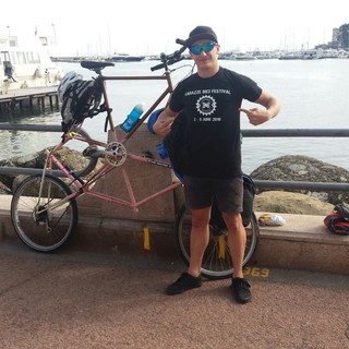In sella ad una "tall bike" da Varazze a Gaeta per promuovere il Varazze Bici Festival