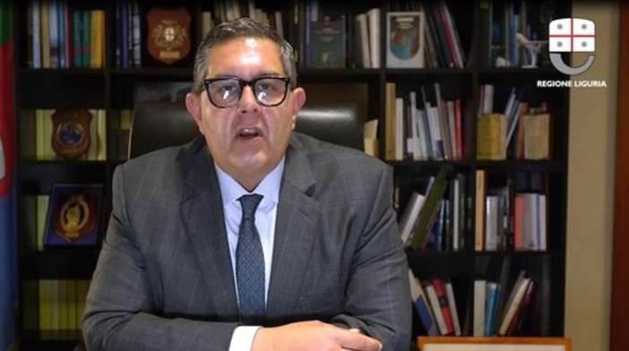 Rigassificatore, Toti sui social risponde ad alcune perplessità: "Falso che la nave sversa cloro. Smettiamola di avere paura del progresso" Rigassificatore, Toti sui social risponde ad alcune perplessità: "Falso che la nave sversa cloro. Smettiamola di avere paura del progresso"