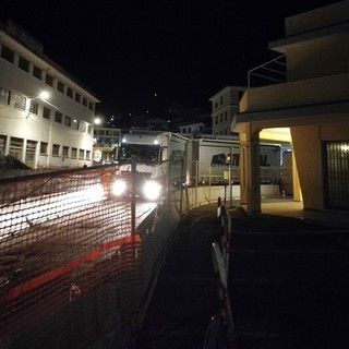 Celle e i camion bloccati sull'Aurelia. Sindaco Mordeglia: "I cartelli di divieto ci sono e sono chiari. Camionisti non rispettano le regole"