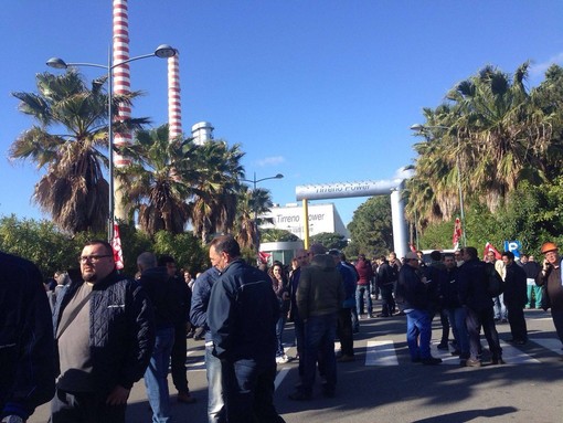 Tirreno Power, dall'incontro al Mise confermata la copertura per gli ammortizzatori sociali Tirreno Power, dall'incontro al Mise confermata la copertura per gli ammortizzatori sociali