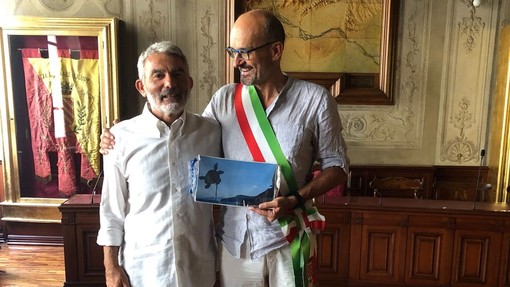 Da sessant'anni a Finale in vacanza, e in quasi tutti gli stabilimenti balneari: il Comune premia il signor Gasparini Da sessant'anni a Finale in vacanza, e in quasi tutti gli stabilimenti balneari: il Comune premia il signor Gasparini